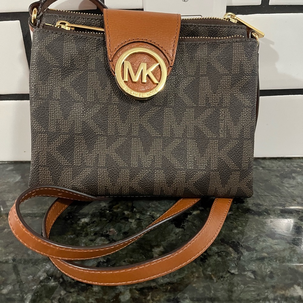 Michael Kors Fulton Small Saffiano Brown Leather Messenger - Picture 2 of 8